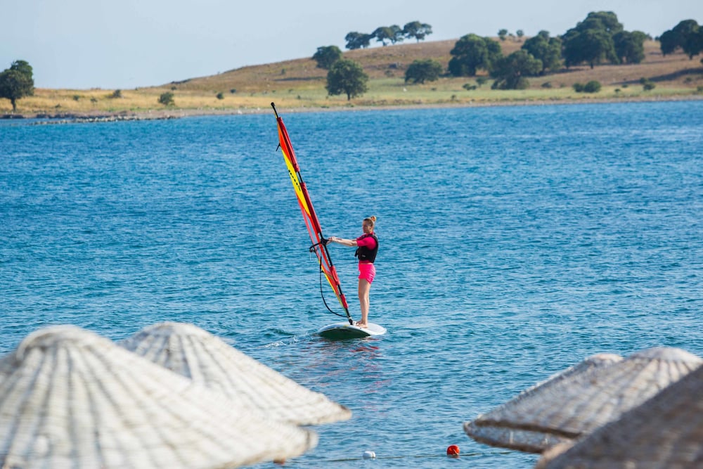 Teos Ormanci Tatil Koyu Rezervasyon