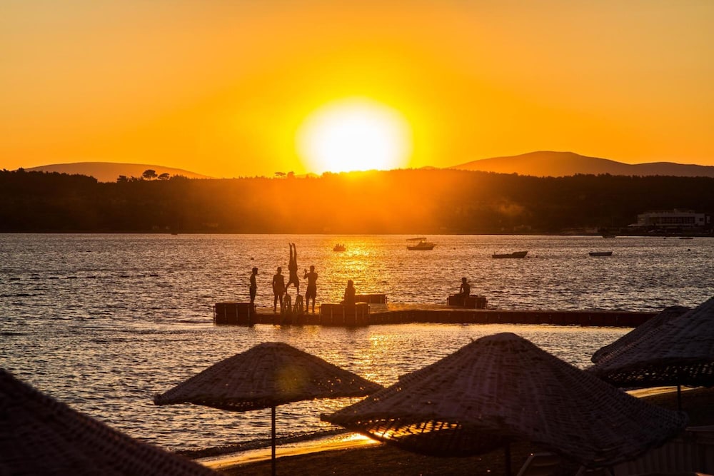Teos Ormanci Tatil Koyu Rezervasyon