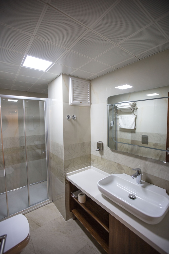 Can Deluxe Hotel Rezervasyon