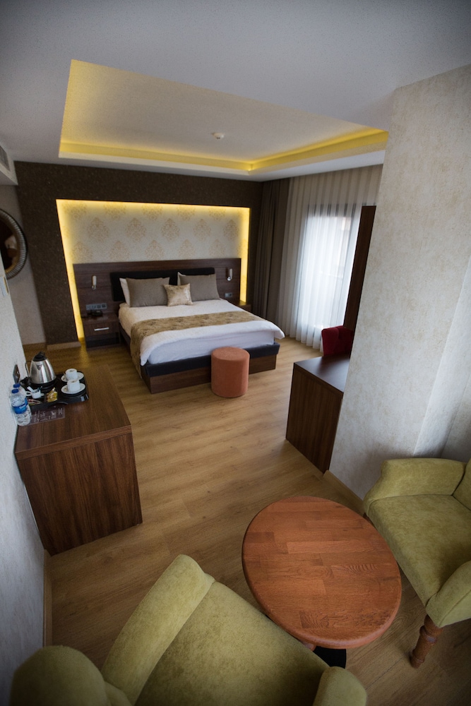 Can Deluxe Hotel Rezervasyon
