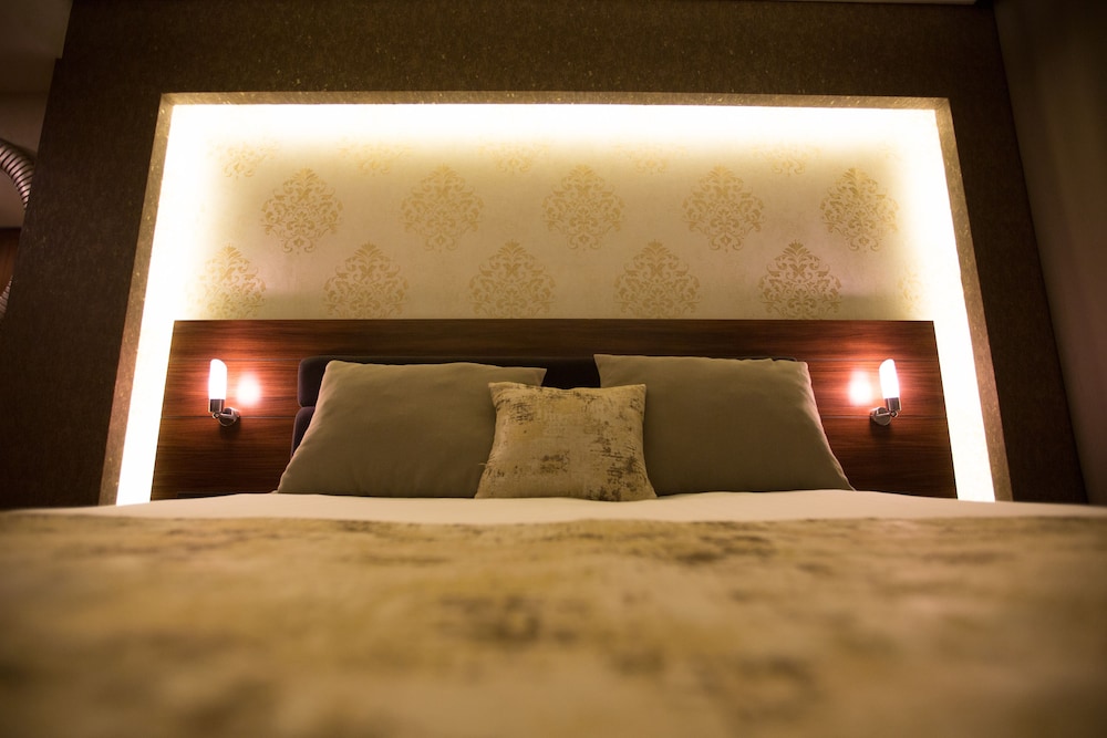 Can Deluxe Hotel Rezervasyon