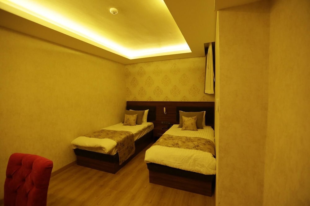 Can Deluxe Hotel Rezervasyon