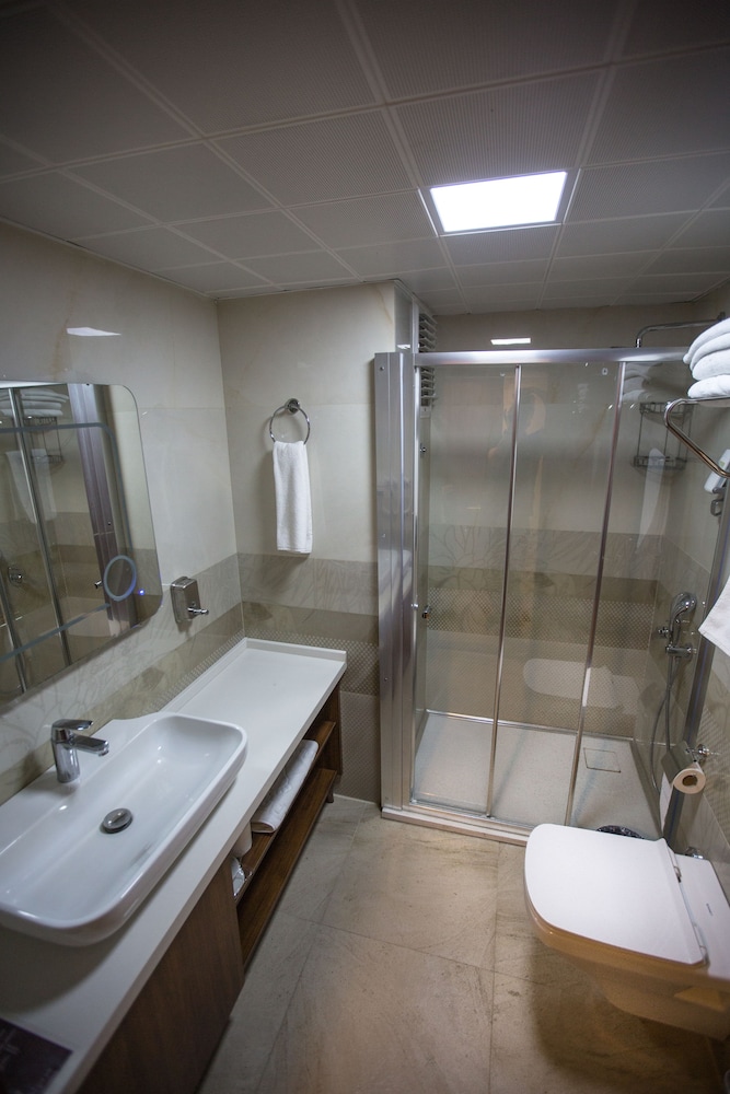 Can Deluxe Hotel Rezervasyon