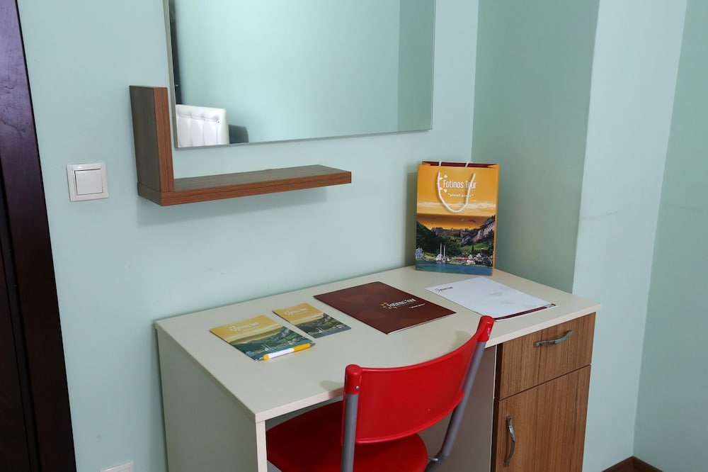 Fotinos Apartments Rezervasyon