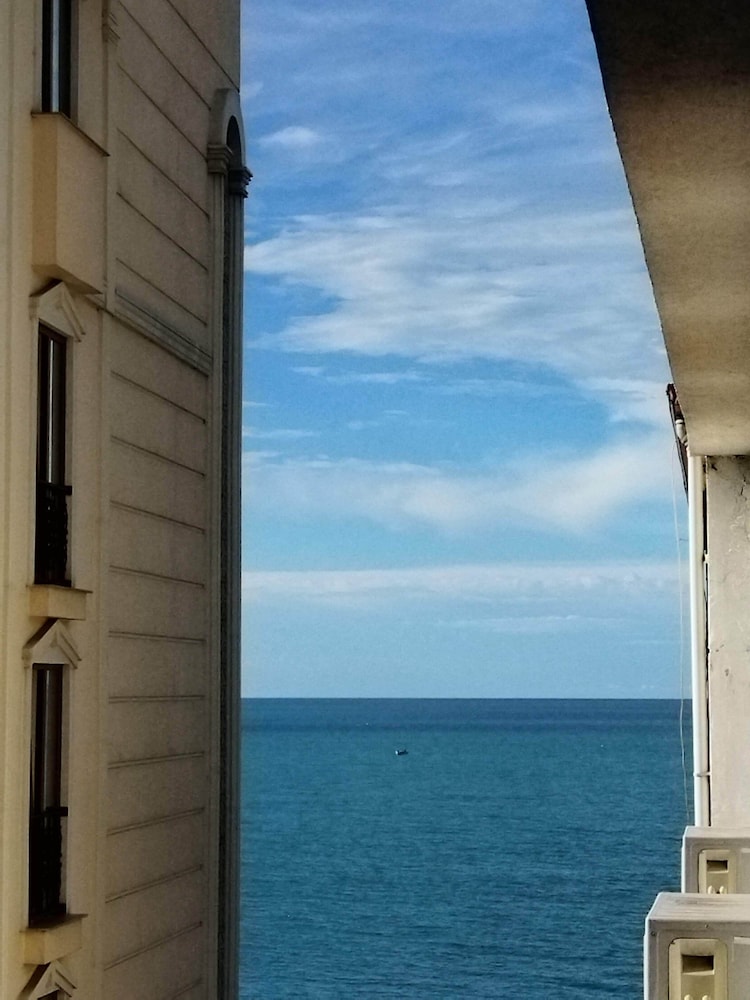 The Queens Apart Rezervasyon