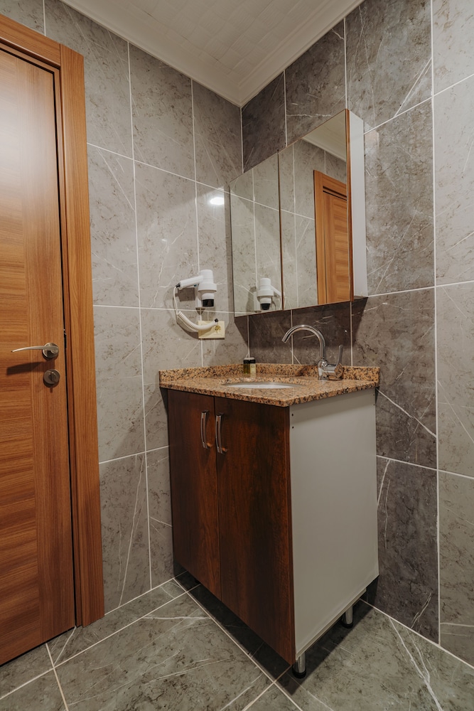 Empula Hotel & Residences Rezervasyon