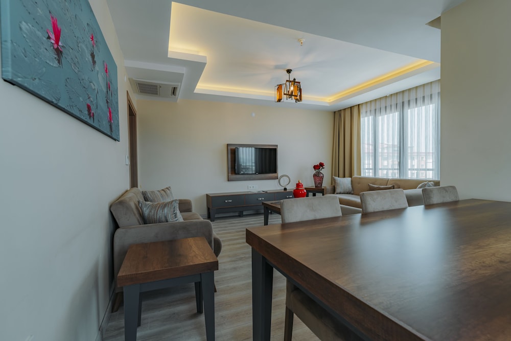 Empula Hotel & Residences Rezervasyon