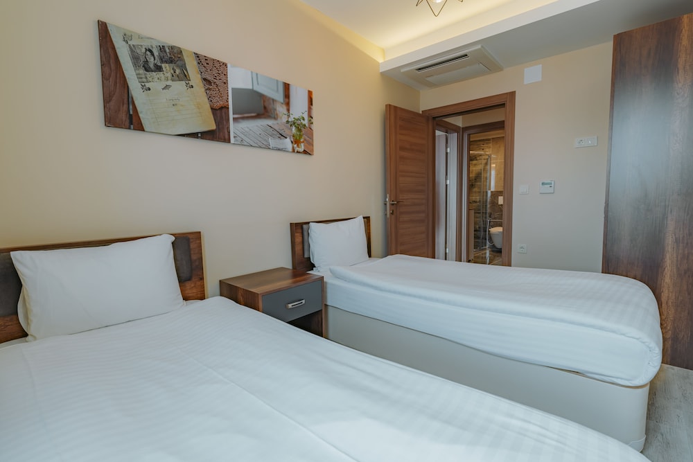 Empula Hotel & Residences Rezervasyon