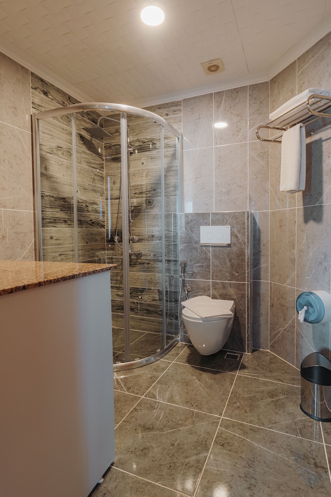 Empula Hotel & Residences Rezervasyon