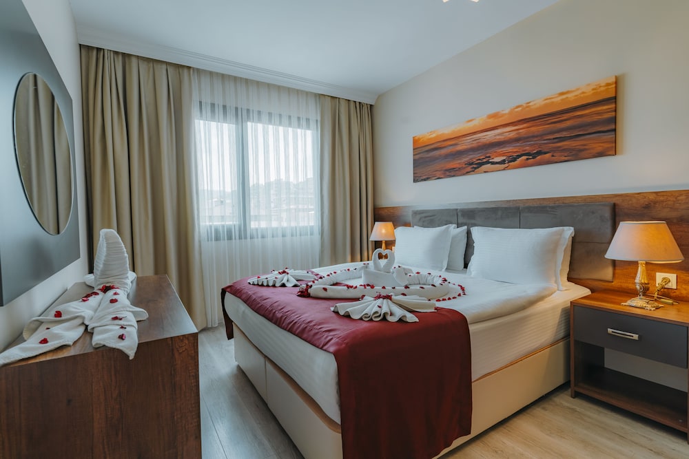 Empula Hotel & Residences Rezervasyon