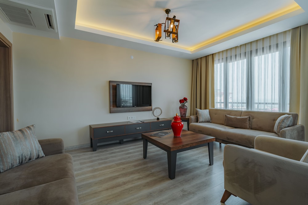Empula Hotel & Residences Rezervasyon