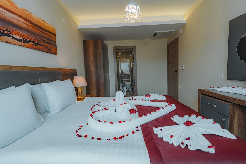 Empula Hotel & Residences Rezervasyon