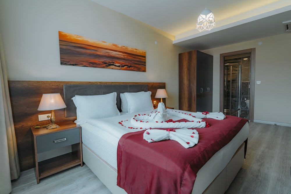 Empula Hotel & Residences Rezervasyon