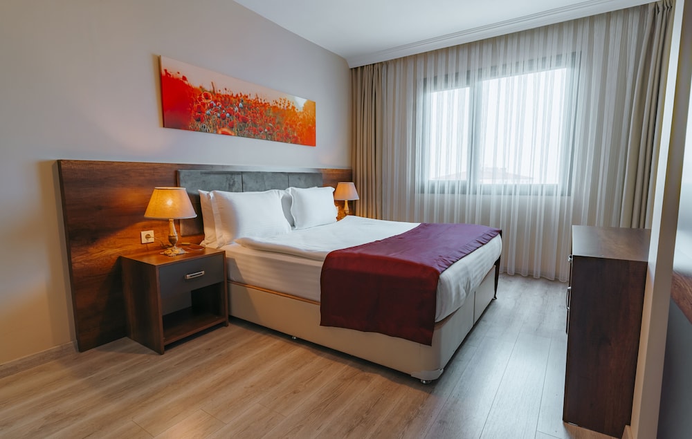 Empula Hotel & Residences Rezervasyon
