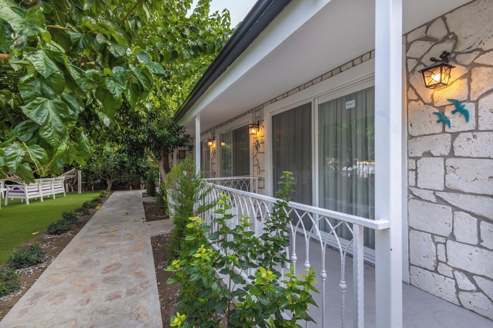 Kiyi Hotel Selimiye Rezervasyon