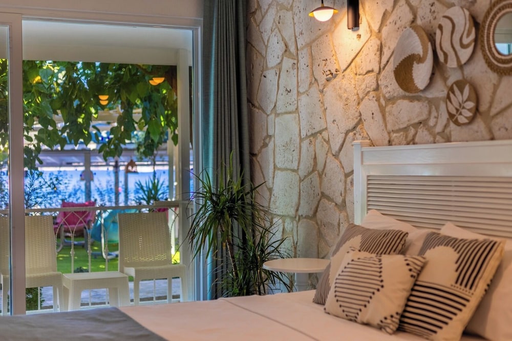 Kiyi Hotel Selimiye Rezervasyon