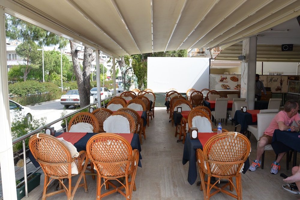 Famous Hotel Marmaris Rezervasyon