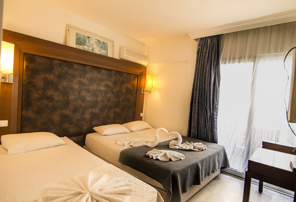 Famous Hotel Marmaris Rezervasyon