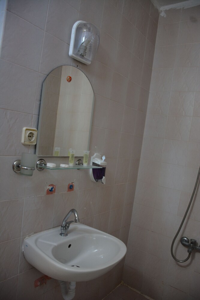 Hira Hotel Rezervasyon