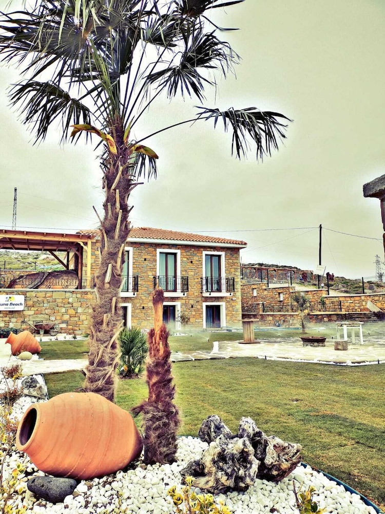 Suna Beach Kefaloz Rezervasyon