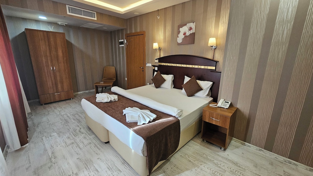 Pointbreak Hotel Rezervasyon