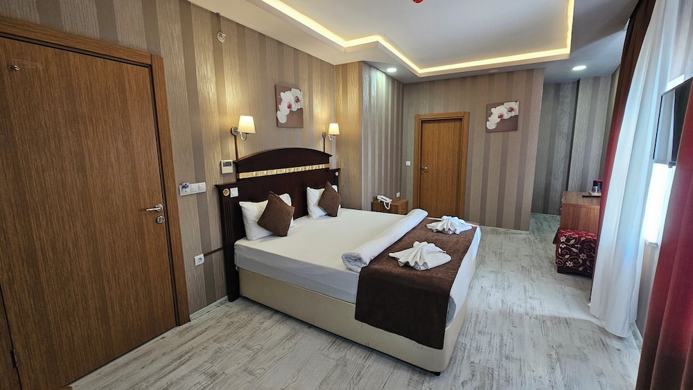 Pointbreak Hotel Rezervasyon