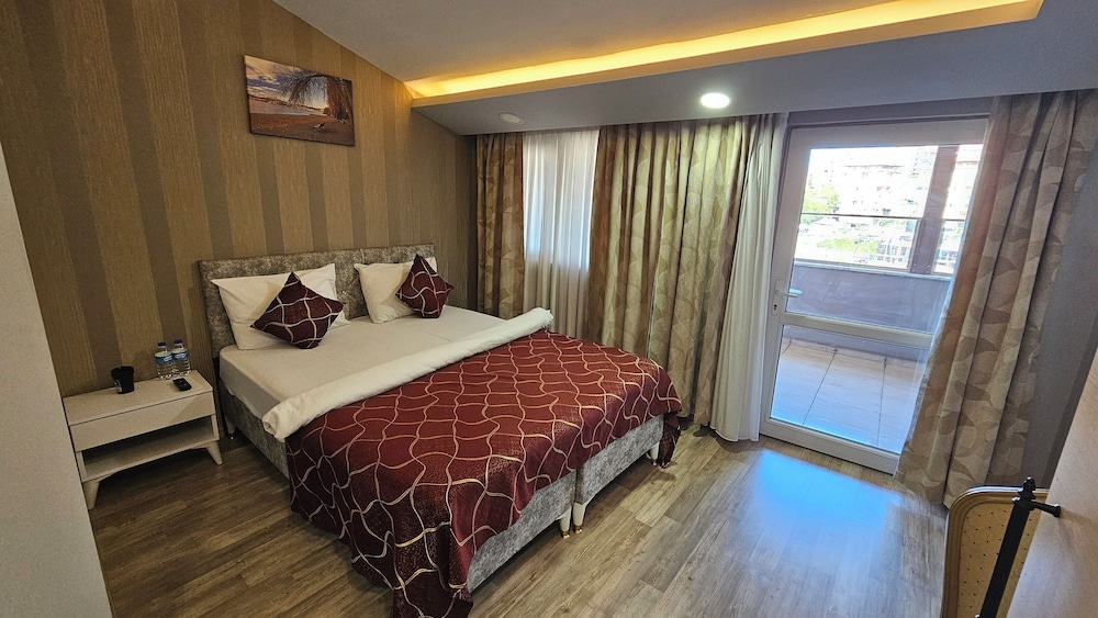 Pointbreak Hotel Rezervasyon