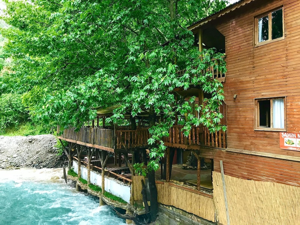 Kapuzbasi Selalesi Sahin Motel Rezervasyon