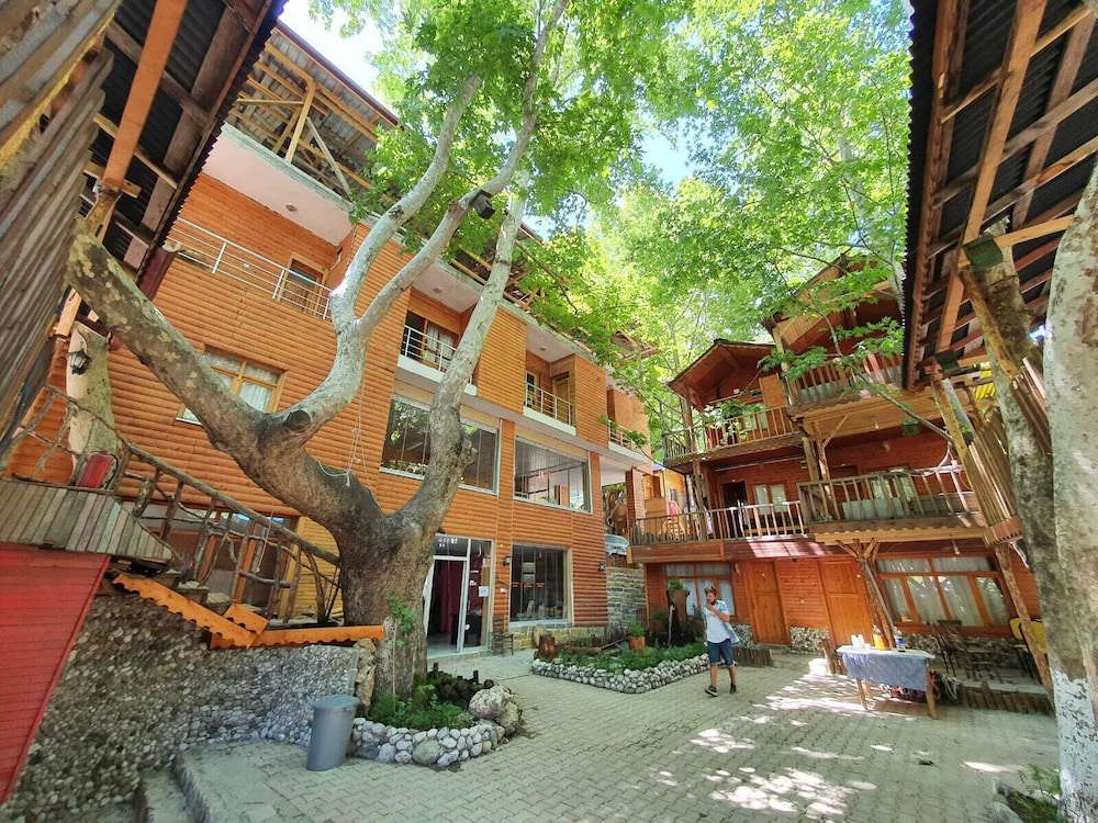 Kapuzbasi Selalesi Sahin Motel Rezervasyon