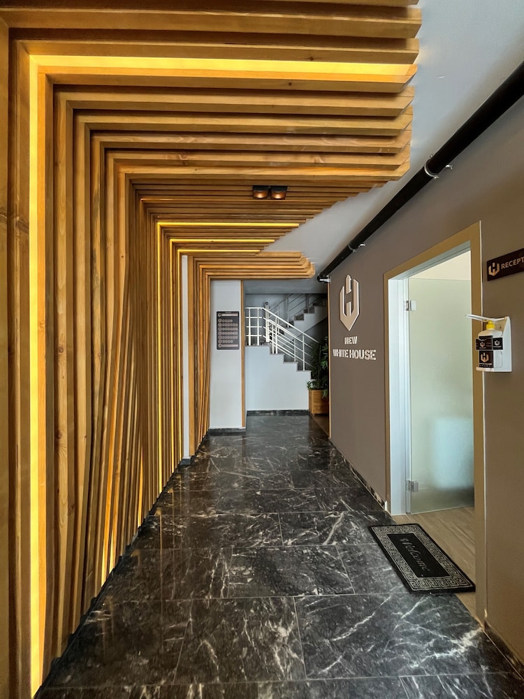 White House Apart Rezervasyon