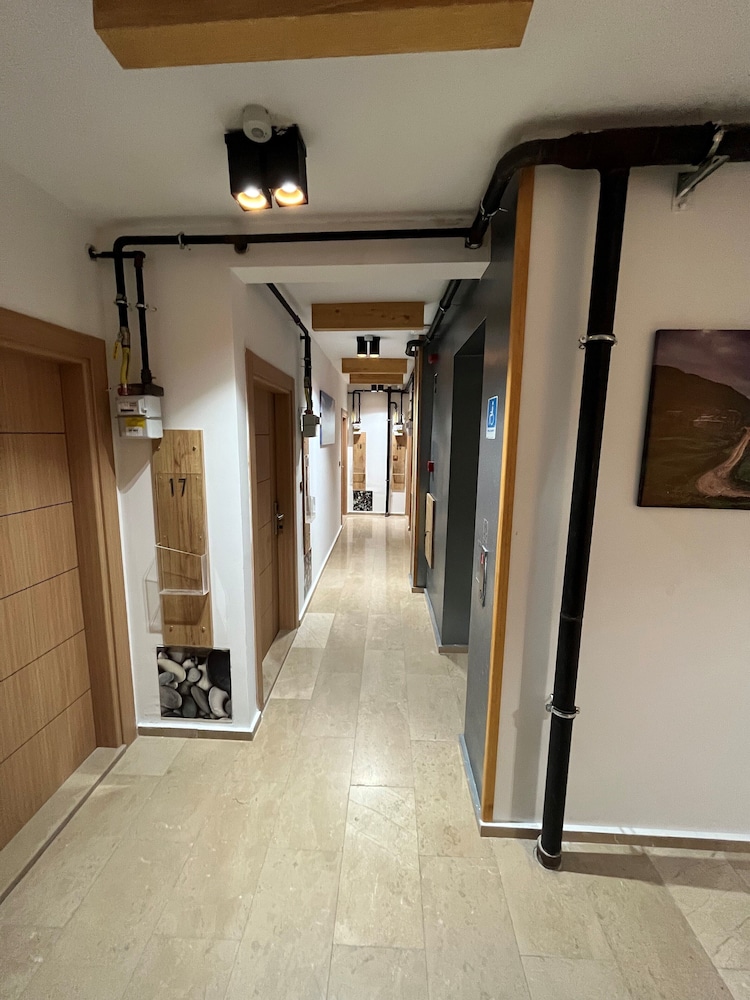 White House Apart Rezervasyon