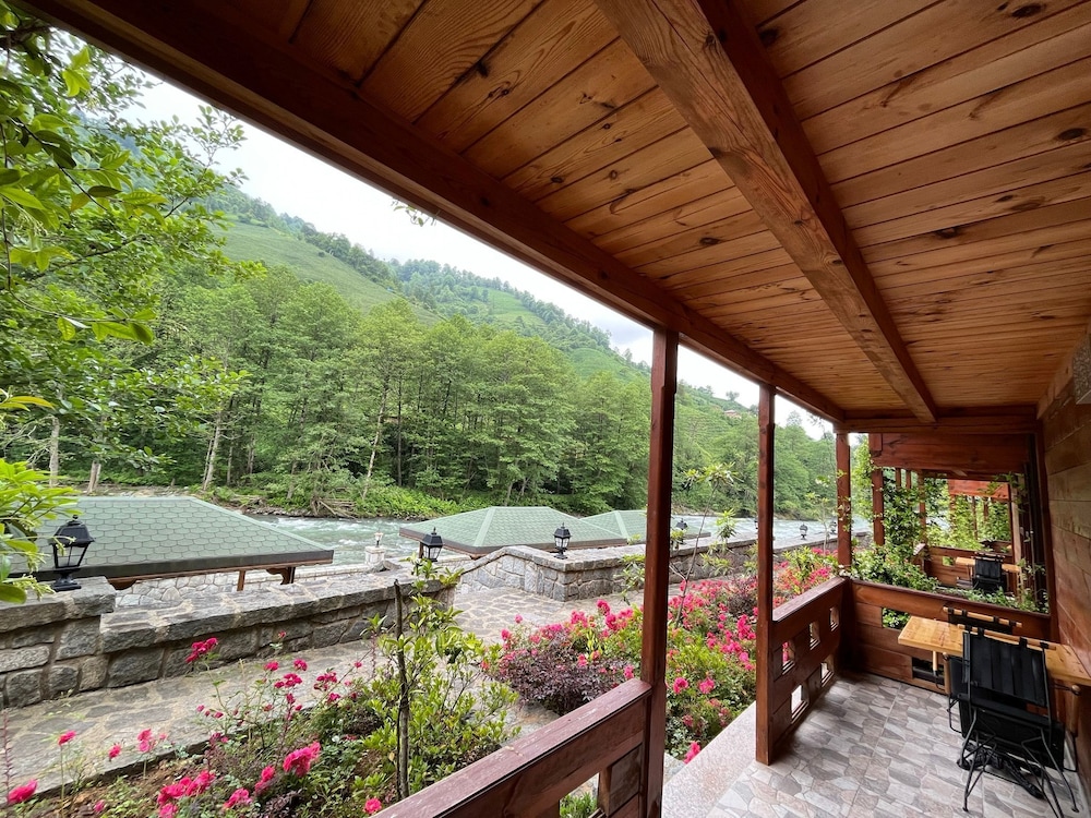 Teona Caglayan Bungalov Rezervasyon