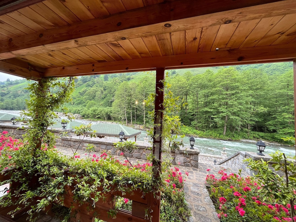 Teona Caglayan Bungalov Rezervasyon