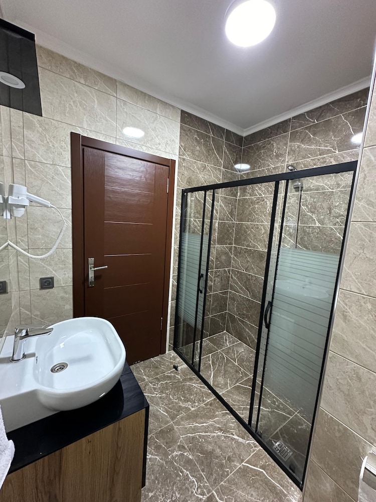 Alya Teras Otel Rezervasyon