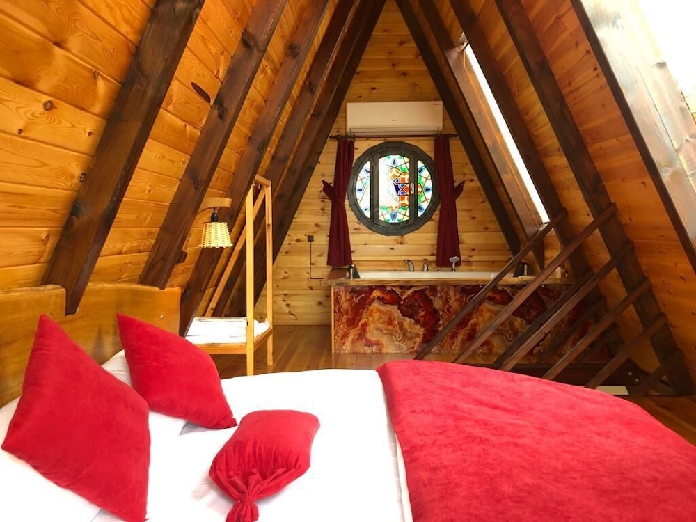 Mcora Tatil Köyü Rezervasyon