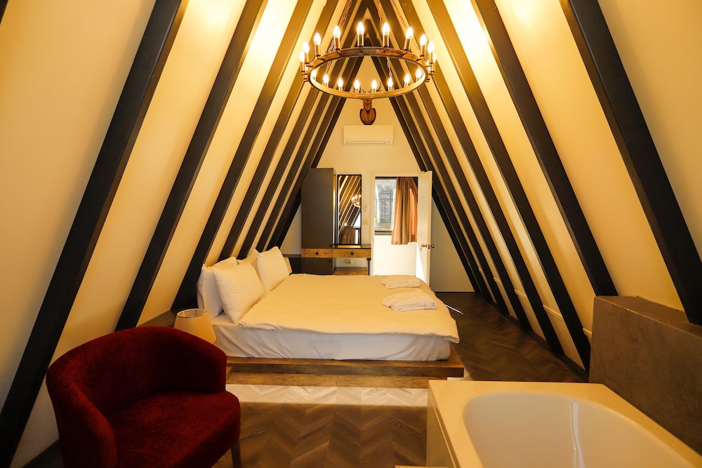 World Deluxe Forest Rezervasyon