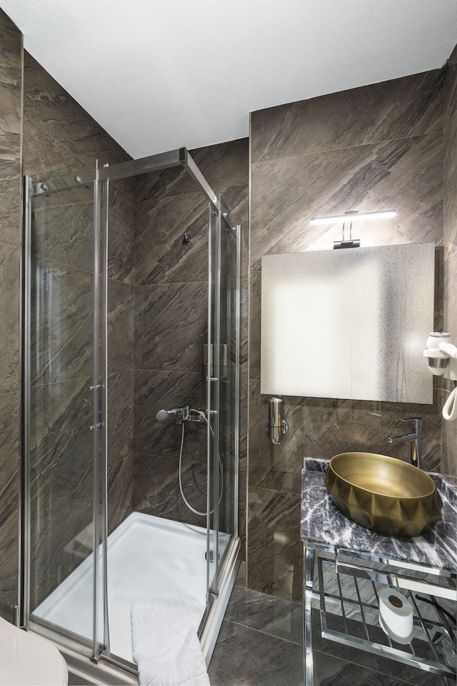 Hotel Brako Rezervasyon