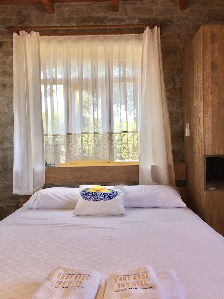 Sari Keçi Tas Hotel Rezervasyon