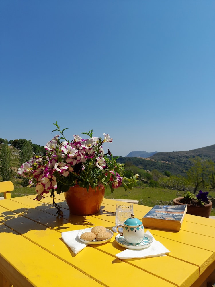 Sari Keçi Tas Hotel Rezervasyon