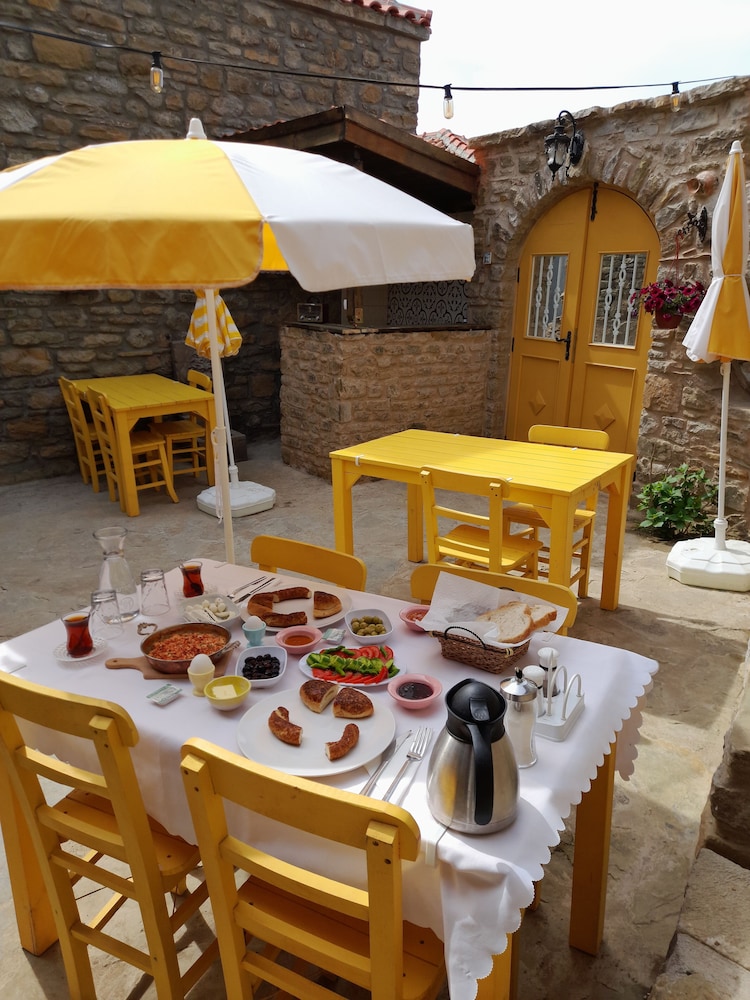 Sari Keçi Tas Hotel Rezervasyon