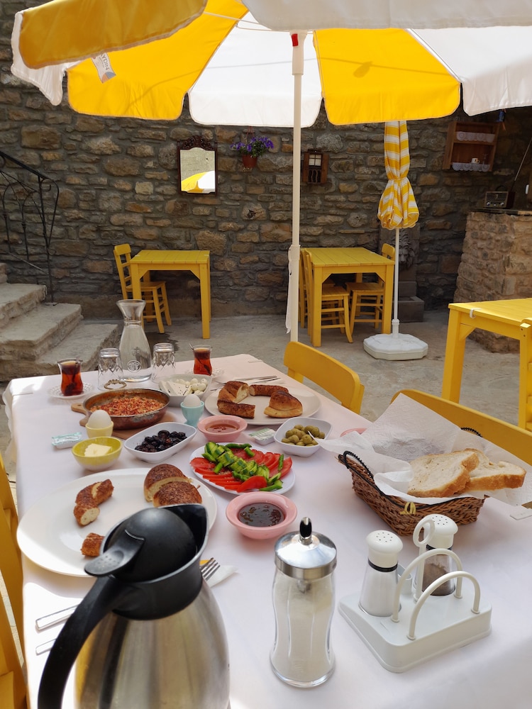 Sari Keçi Tas Hotel Rezervasyon