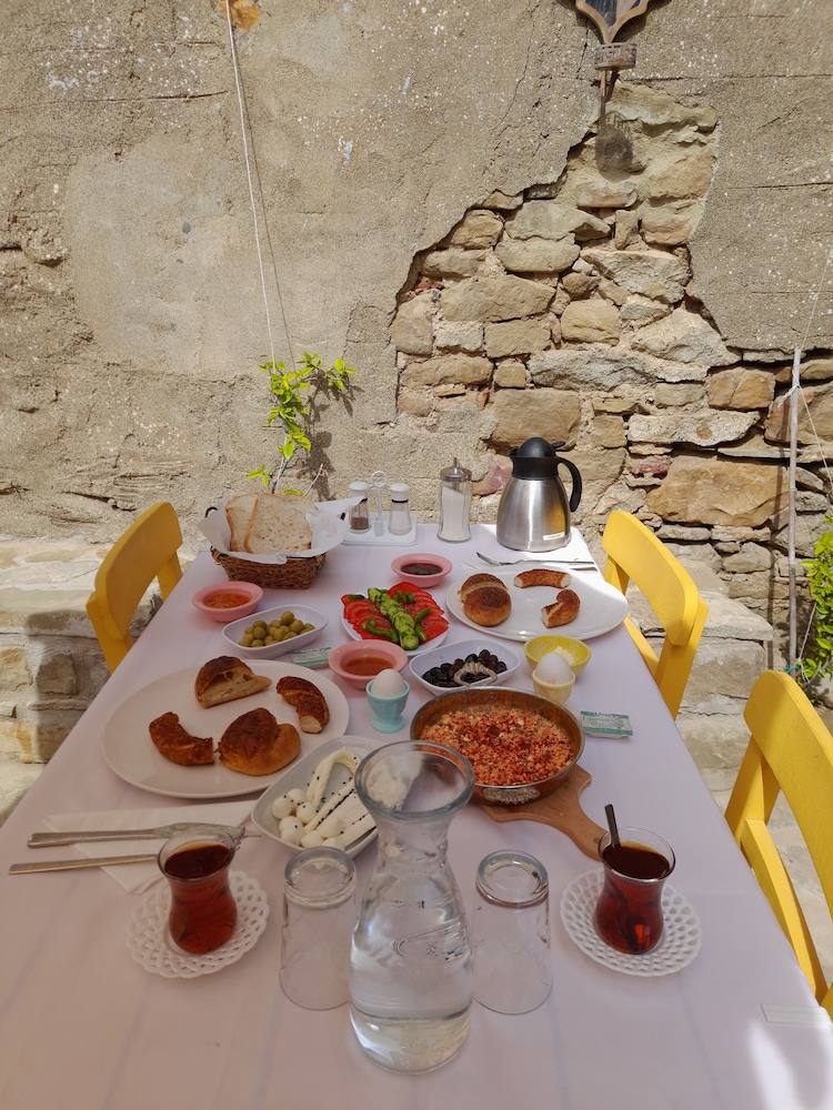 Sari Keçi Tas Hotel Rezervasyon