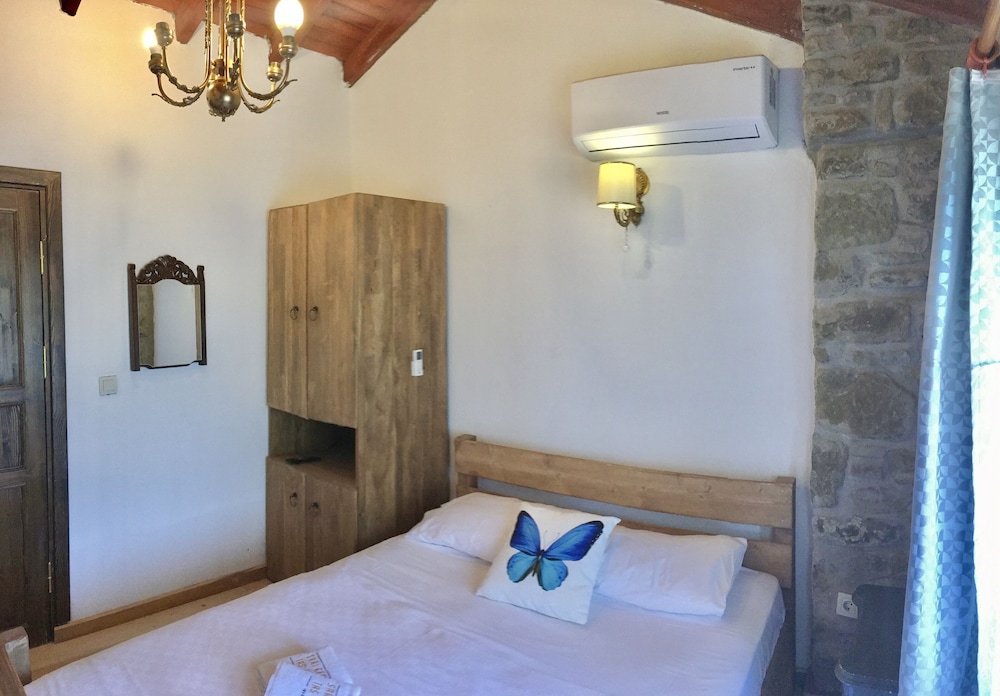 Sari Keçi Tas Hotel Rezervasyon