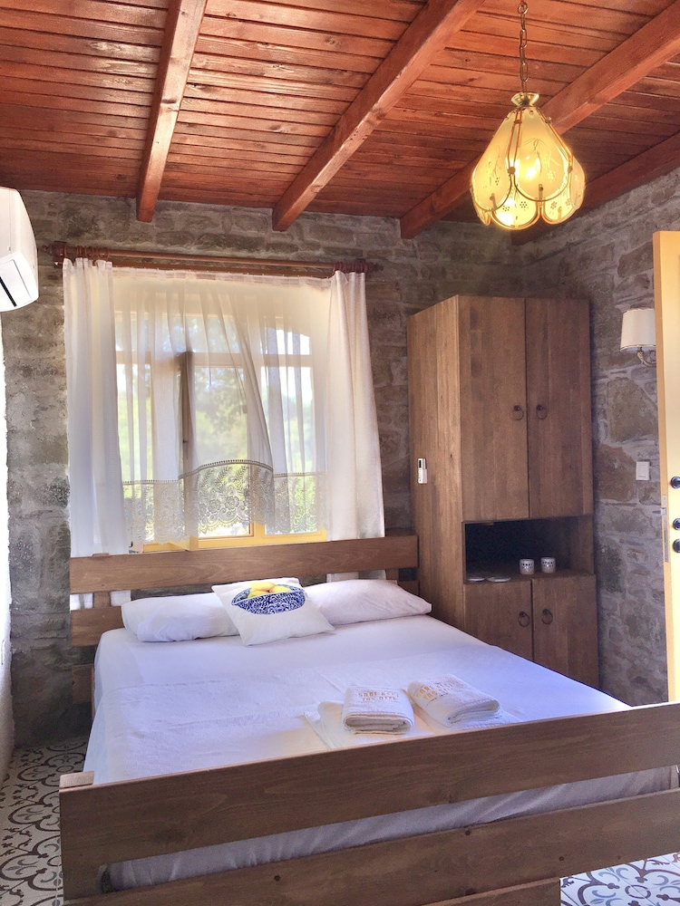 Sari Keçi Tas Hotel Rezervasyon