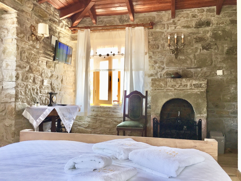 Sari Keçi Tas Hotel Rezervasyon
