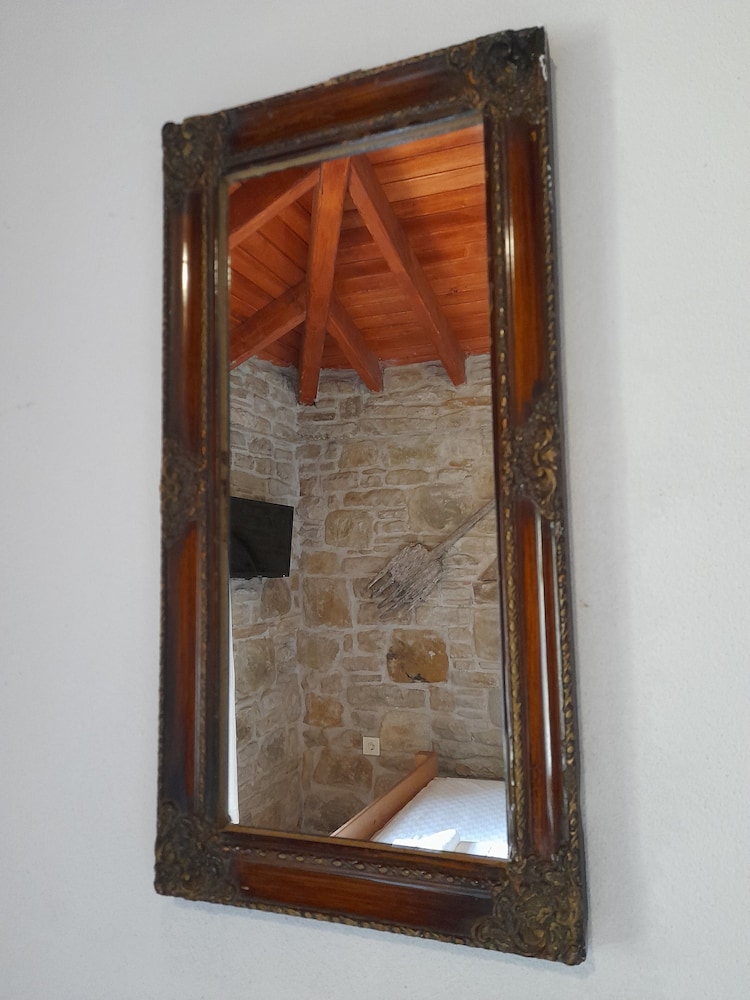 Sari Keçi Tas Hotel Rezervasyon