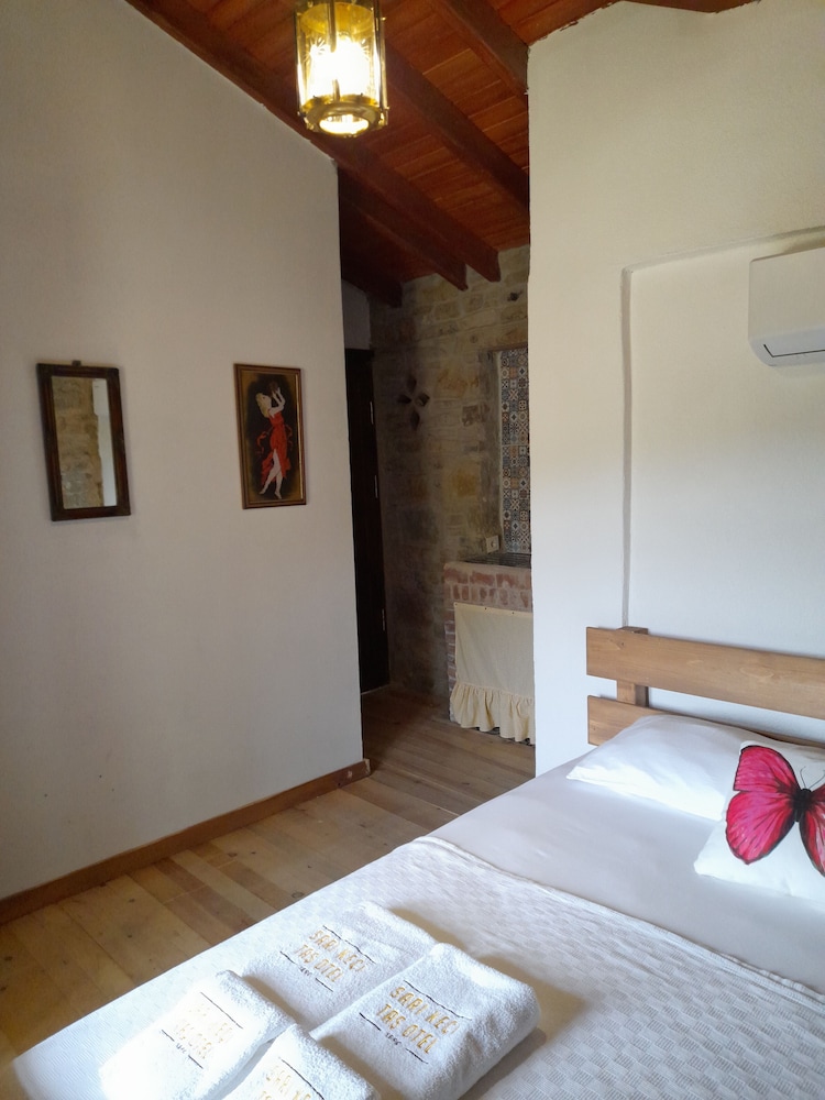Sari Keçi Tas Hotel Rezervasyon