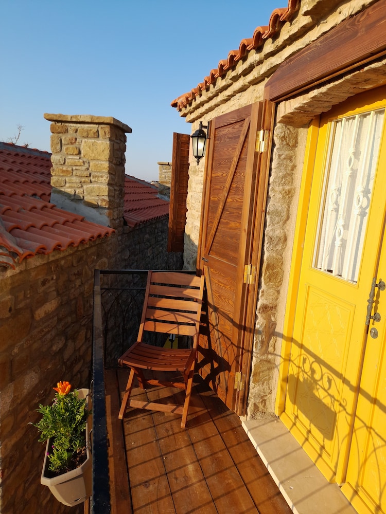 Sari Keçi Tas Hotel Rezervasyon