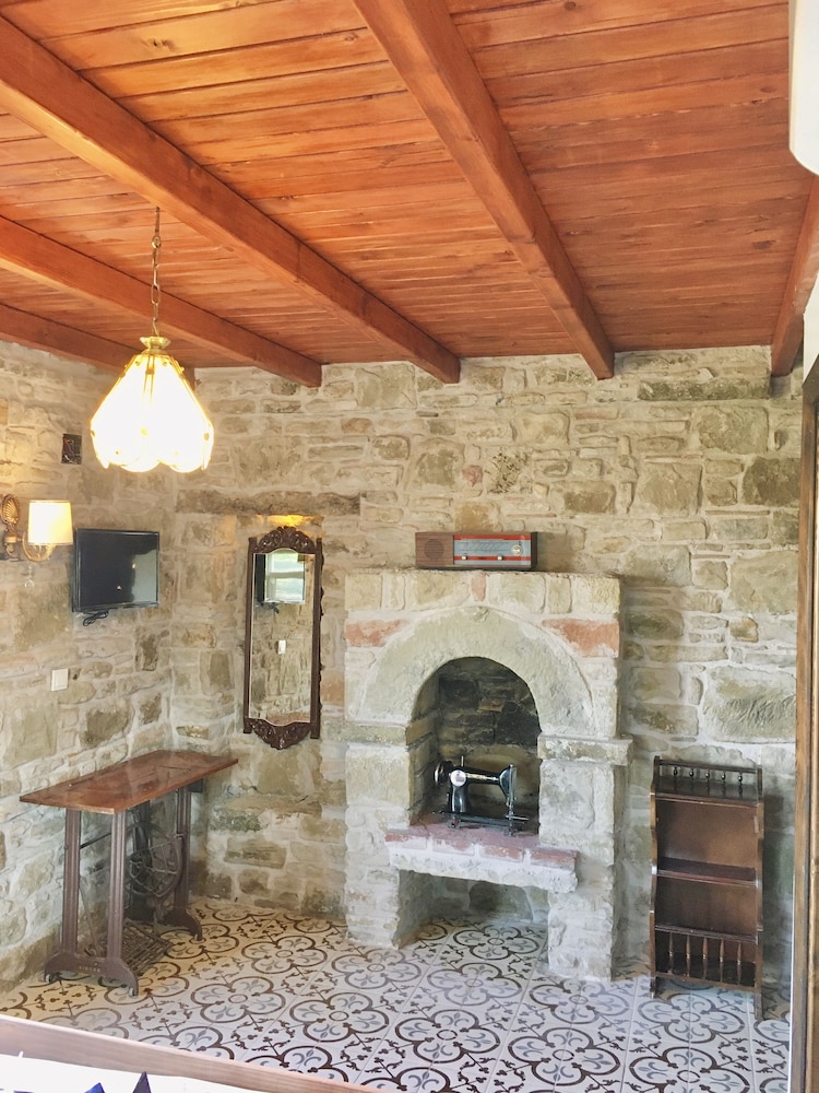Sari Keçi Tas Hotel Rezervasyon