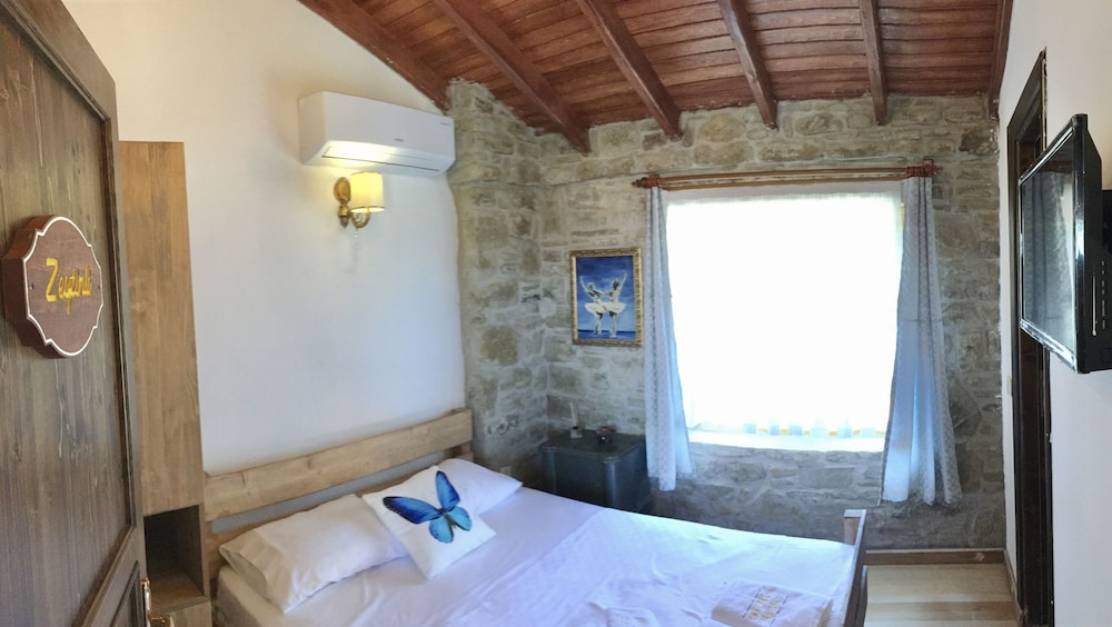 Sari Keçi Tas Hotel Rezervasyon